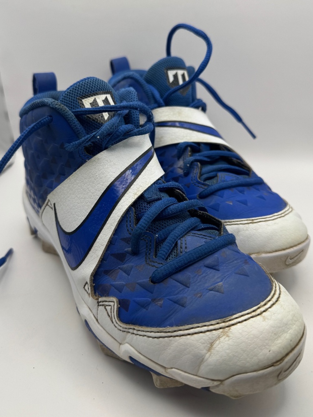 Nike Baseball Cleats - Boys Size 5 (Youth) - Blue & White